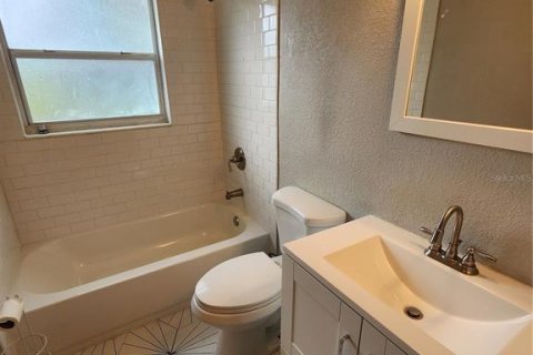 Casa en venta en Tampa, Florida, 4 dormitorios, 157.28 m2 № 2324966 - foto 6
