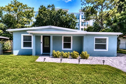 House in Tampa, Florida 4 bedrooms, 157.28 sq.m. № 2324966