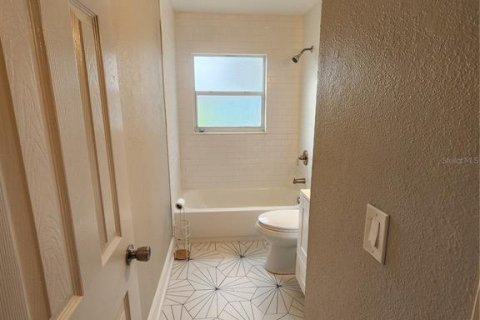 Casa en venta en Tampa, Florida, 4 dormitorios, 157.28 m2 № 2324966 - foto 4