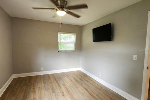 Casa en venta en Tampa, Florida, 4 dormitorios, 157.28 m2 № 2324966 - foto 2