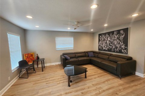 Casa en venta en Tampa, Florida, 4 dormitorios, 157.28 m2 № 2324966 - foto 12