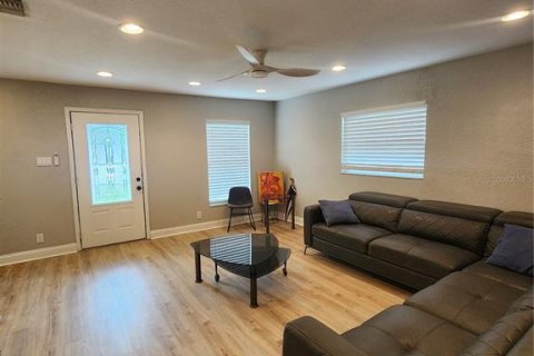 Casa en venta en Tampa, Florida, 4 dormitorios, 157.28 m2 № 2324966 - foto 8