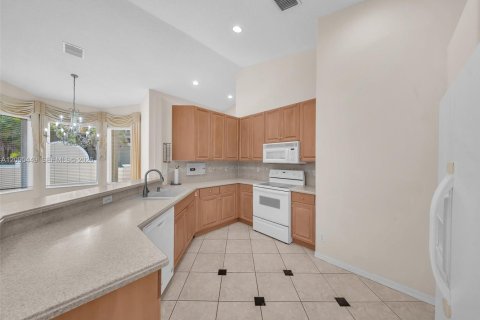 Villa ou maison à vendre à West Palm Beach, Floride: 2 chambres, 146.97 m2 № 2385543 - photo 15