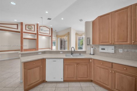 Villa ou maison à vendre à West Palm Beach, Floride: 2 chambres, 146.97 m2 № 2385543 - photo 16