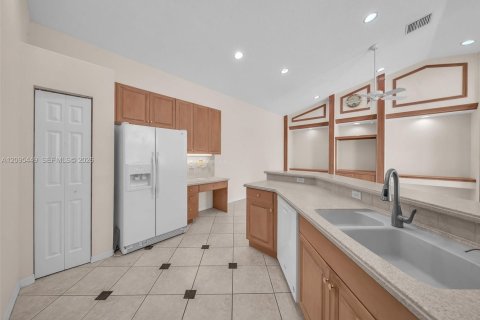 Villa ou maison à vendre à West Palm Beach, Floride: 2 chambres, 146.97 m2 № 2385543 - photo 17