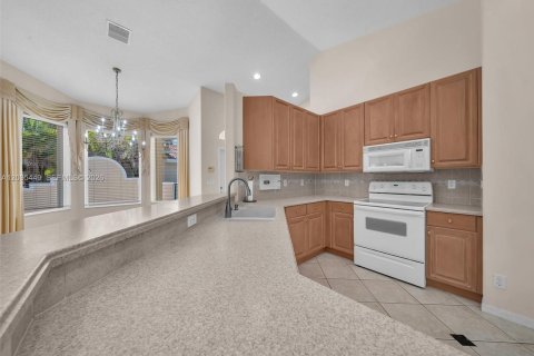Villa ou maison à vendre à West Palm Beach, Floride: 2 chambres, 146.97 m2 № 2385543 - photo 18
