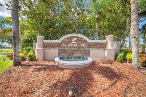 Villa ou maison à vendre à West Palm Beach, Floride: 2 chambres, 146.97 m2 № 2385543 - photo 2