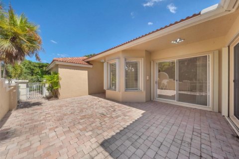 Villa ou maison à vendre à West Palm Beach, Floride: 2 chambres, 146.97 m2 № 2385543 - photo 4