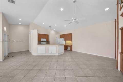 Villa ou maison à vendre à West Palm Beach, Floride: 2 chambres, 146.97 m2 № 2385543 - photo 10