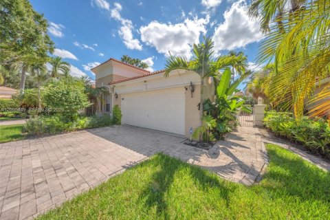 Villa ou maison à vendre à West Palm Beach, Floride: 2 chambres, 146.97 m2 № 2385543 - photo 3