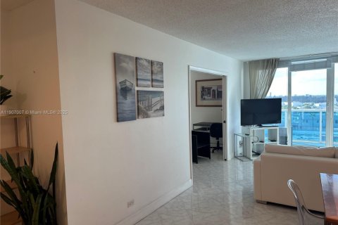 Condominio en alquiler en Miami Beach, Florida, 2 dormitorios, 89.19 m2 № 2012514 - foto 10