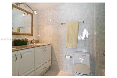 Condominio en alquiler en Miami Beach, Florida, 2 dormitorios, 89.19 m2 № 2012514 - foto 4