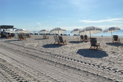 Condominio en alquiler en Miami Beach, Florida, 2 dormitorios, 89.19 m2 № 2012514 - foto 24