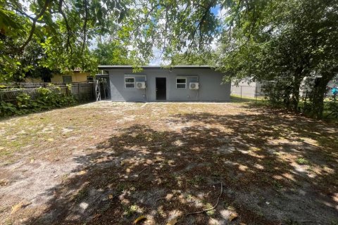 Casa en venta en Miami, Florida, 4 dormitorios, 134.99 m2 № 1177353 - foto 1