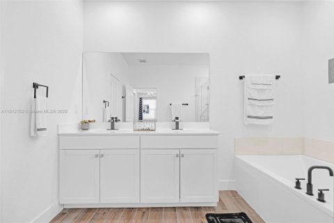 Купить виллу или дом в Хомстед, Флорида 4 спальни, 241.82м2, № 1968233 - фото 14