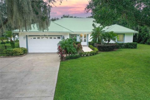 Casa en venta en Frostproof, Florida, 3 dormitorios, 227.05 m2 № 1900306 - foto 1