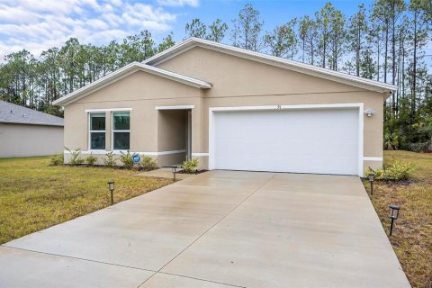 House in Palm Coast, Florida 4 bedrooms, 168.9 sq.m. № 1552545 - photo 1