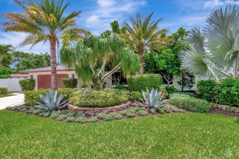 House in Delray Beach, Florida 4 bedrooms, 249.63 sq.m. № 1231395 - photo 1