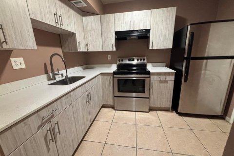 Copropriété à louer à Lauderdale Lakes, Floride: 3 chambres, 102.19 m2 № 2186969 - photo 2