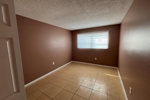 Copropriété à louer à Lauderdale Lakes, Floride: 3 chambres, 102.19 m2 № 2186969 - photo 8