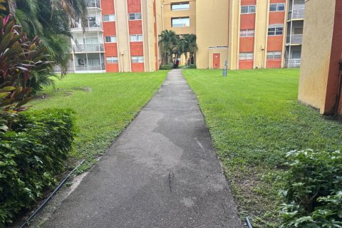 Copropriété à louer à Lauderdale Lakes, Floride: 3 chambres, 102.19 m2 № 2186969 - photo 12