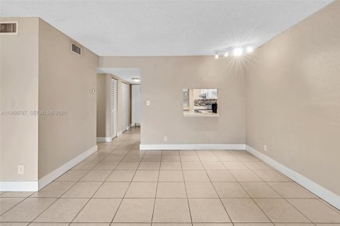 Condominio en alquiler en Plantation, Florida, 2 dormitorios, 104.98 m2 № 2010667 - foto 15