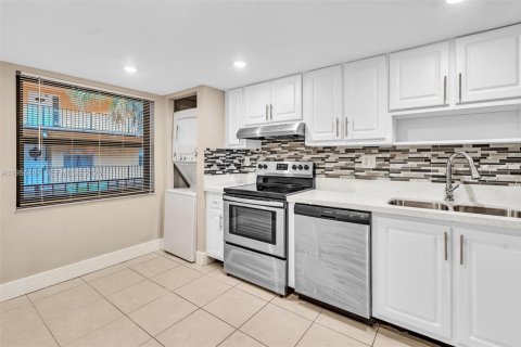 Condominio en alquiler en Plantation, Florida, 2 dormitorios, 104.98 m2 № 2010667 - foto 9