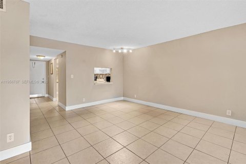 Condominio en alquiler en Plantation, Florida, 2 dormitorios, 104.98 m2 № 2010667 - foto 16