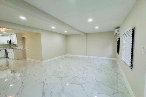 Снять в аренду виллу или дом в Майами, Флорида 2 спальни, 165.46м2, № 2009152 - фото 6