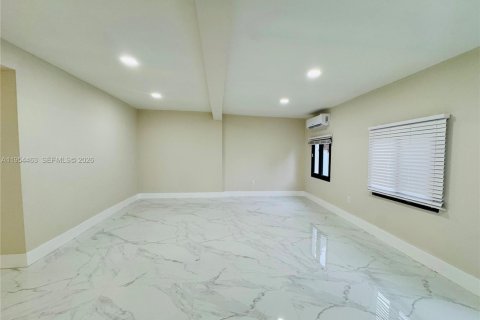 Снять в аренду виллу или дом в Майами, Флорида 2 спальни, 165.46м2, № 2009152 - фото 5