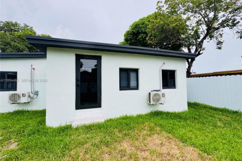 Снять в аренду виллу или дом в Майами, Флорида 2 спальни, 165.46м2, № 2009152 - фото 12