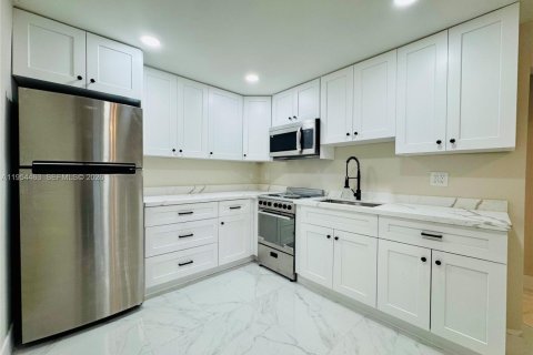 Дом в Майами, Флорида 2 спальни, 165.46м2 № 2009152