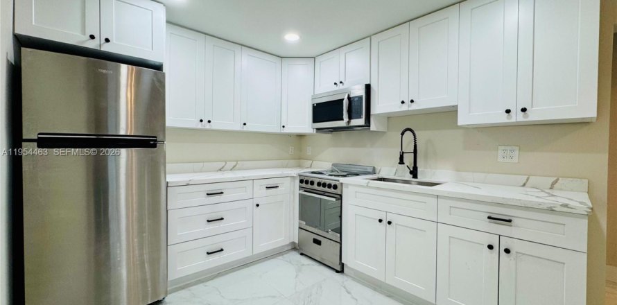 Дом в Майами, Флорида 2 спальни, 165.46м2 № 2009152