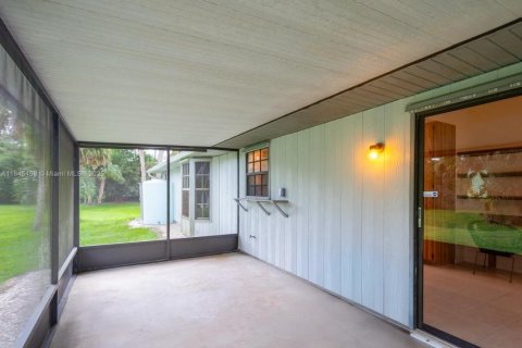 House in Naples, Florida 4 bedrooms, 199 sq.m. № 1848291 - photo 24