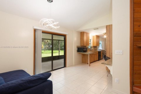 House in Naples, Florida 4 bedrooms, 199 sq.m. № 1848291 - photo 18