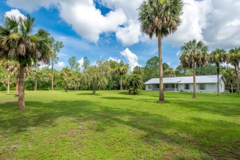 House in Naples, Florida 4 bedrooms, 199 sq.m. № 1848291 - photo 27