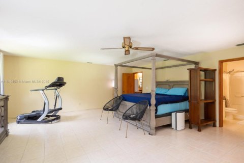 House in Naples, Florida 4 bedrooms, 199 sq.m. № 1848291 - photo 13