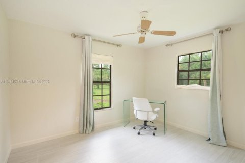 House in Naples, Florida 4 bedrooms, 199 sq.m. № 1848291 - photo 9