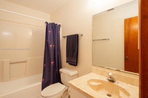 House in Naples, Florida 4 bedrooms, 199 sq.m. № 1848291 - photo 14