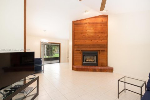House in Naples, Florida 4 bedrooms, 199 sq.m. № 1848291 - photo 16