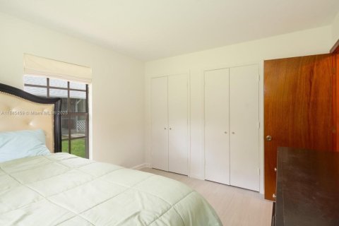 House in Naples, Florida 4 bedrooms, 199 sq.m. № 1848291 - photo 19