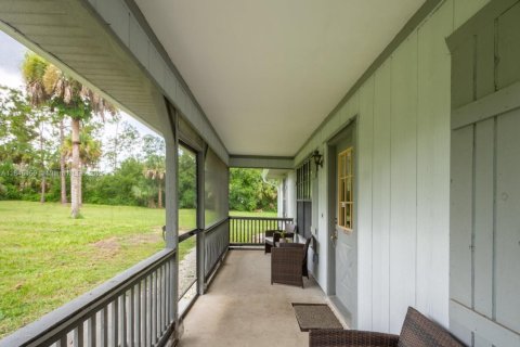 House in Naples, Florida 4 bedrooms, 199 sq.m. № 1848291 - photo 25