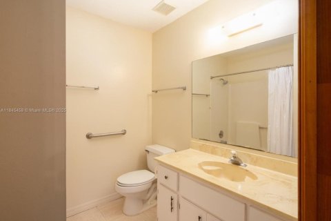 House in Naples, Florida 4 bedrooms, 199 sq.m. № 1848291 - photo 22