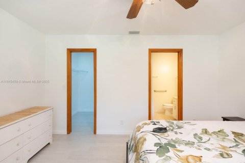 House in Naples, Florida 4 bedrooms, 199 sq.m. № 1848291 - photo 20