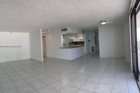 Condominio en alquiler en Miami Beach, Florida, 2 dormitorios, 131.46 m2 № 1934372 - foto 8