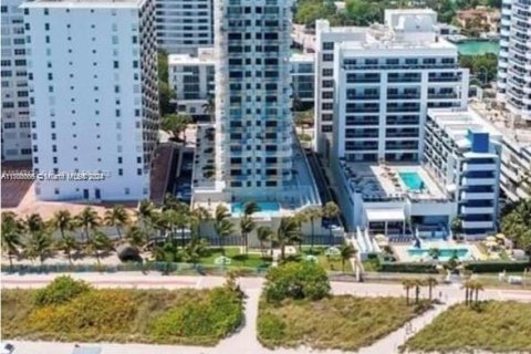 Condominio en alquiler en Miami Beach, Florida, 2 dormitorios, 131.46 m2 № 1934372 - foto 2