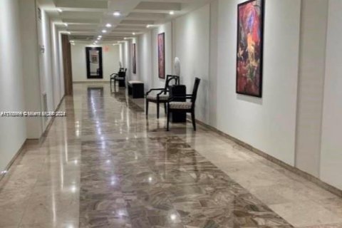 Condominio en alquiler en Miami Beach, Florida, 2 dormitorios, 131.46 m2 № 1934372 - foto 18