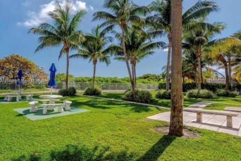 Condominio en alquiler en Miami Beach, Florida, 2 dormitorios, 131.46 m2 № 1934372 - foto 14