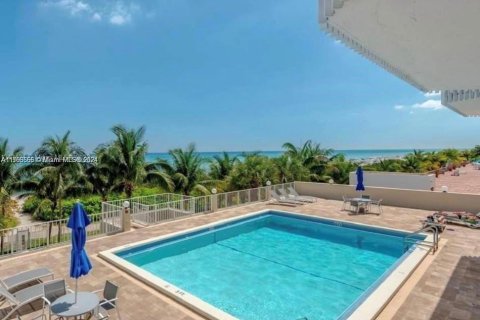 Condominio en alquiler en Miami Beach, Florida, 2 dormitorios, 131.46 m2 № 1934372 - foto 15