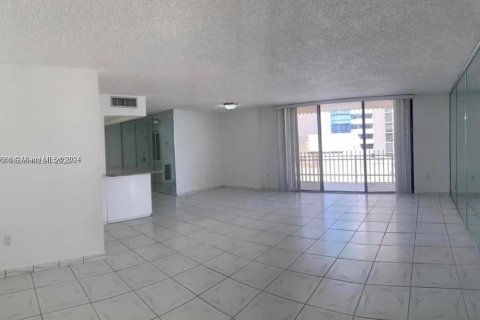 Condominio en alquiler en Miami Beach, Florida, 2 dormitorios, 131.46 m2 № 1934372 - foto 7